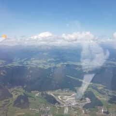 Flugwegposition um 13:00:20: Aufgenommen in der Nähe von Gemeinde Zeltweg, Zeltweg, Österreich in 2460 Meter